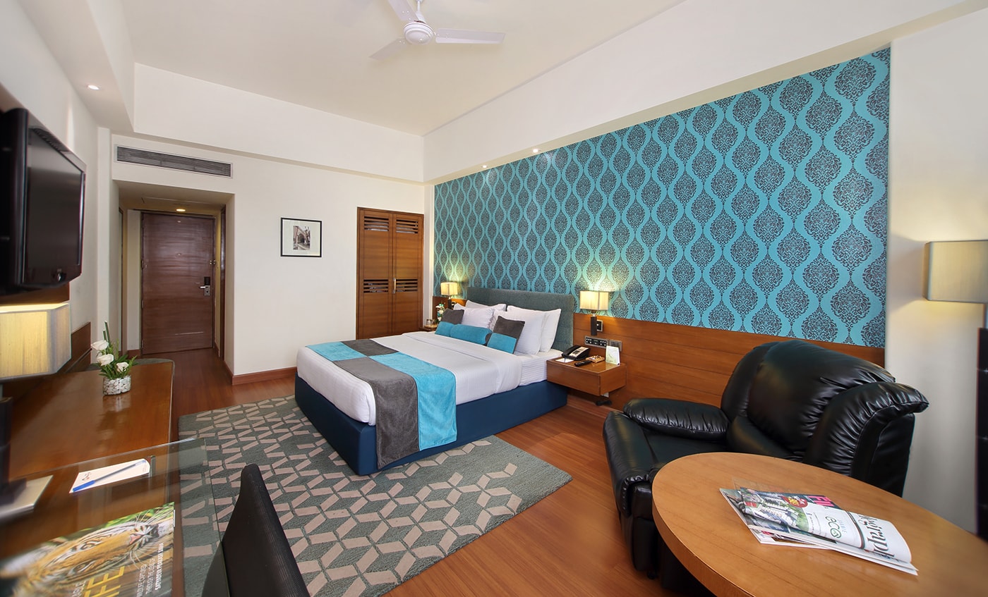 Ideal for the business traveler and leisure guest, the recently renovated Club Premiere rooms are contemporary and elegant in design. Each room features a working station and a recliner to…