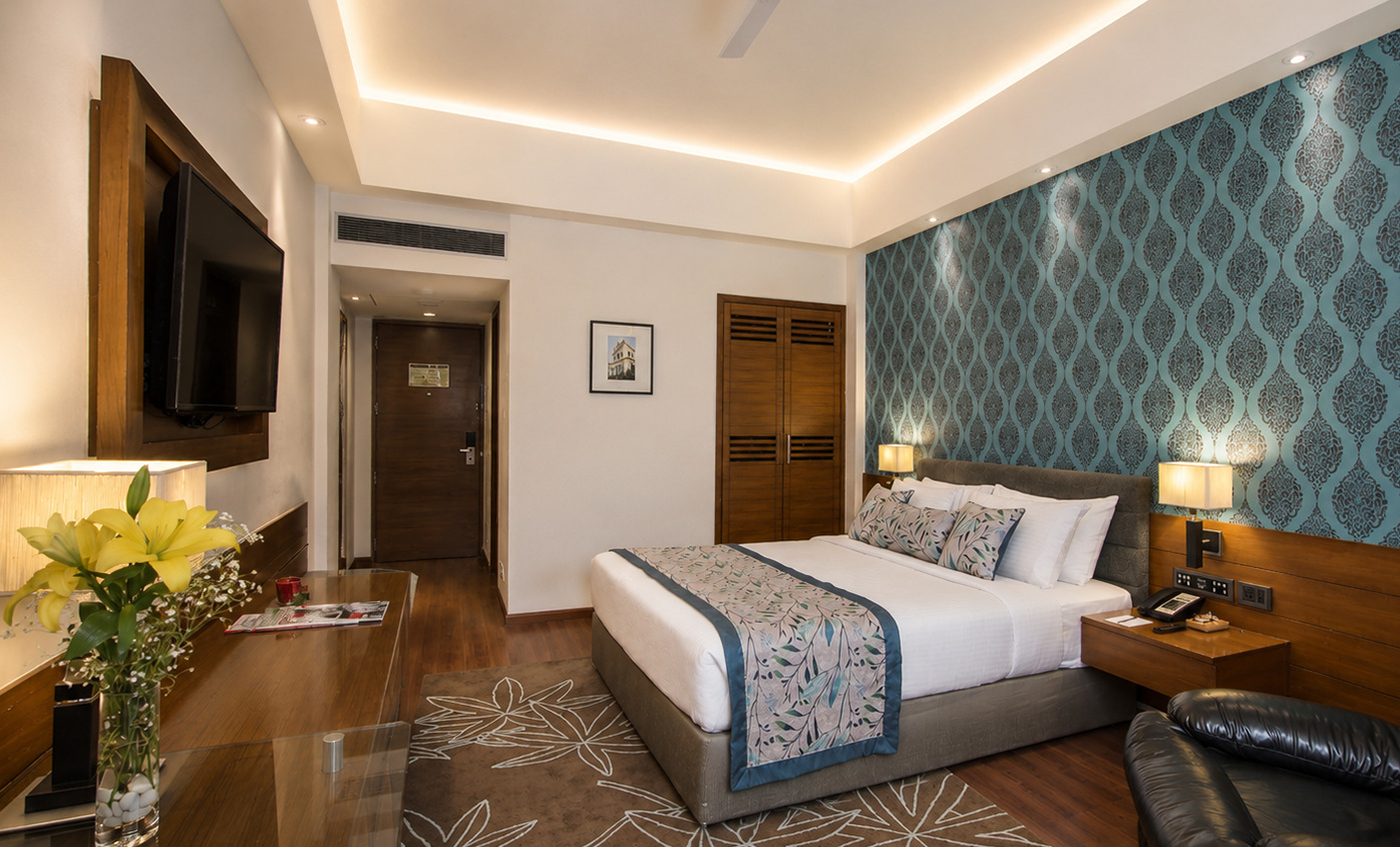 Ideal for the business traveler and leisure guest, the recently renovated Club Premiere rooms are contemporary and elegant in design. Each room features a working station and a recliner to…