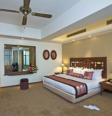 As large as the Mithila suite, this suite exudes old world charm. All suites offer a butler service and luxury room & bath amenities. This suite is accommodating enough to…