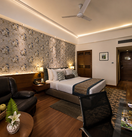 Ideal for the business traveler and leisure guest, the recently renovated Club Premiere rooms are contemporary and elegant in design. Each room features a working station and a recliner to…