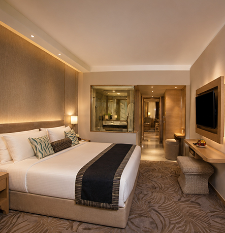 This down to earth suite room stirs a connection with nature! Despite the city-centre location, one will appreciate the serenity of this urban oasis.  This suite features wildlife photographs from…